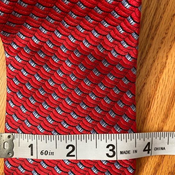 Ermenegildo Zegna Red and Blue Silk Jacquard 3.5” Tie - Picture 6 of 6